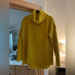 Women’s sweater size M